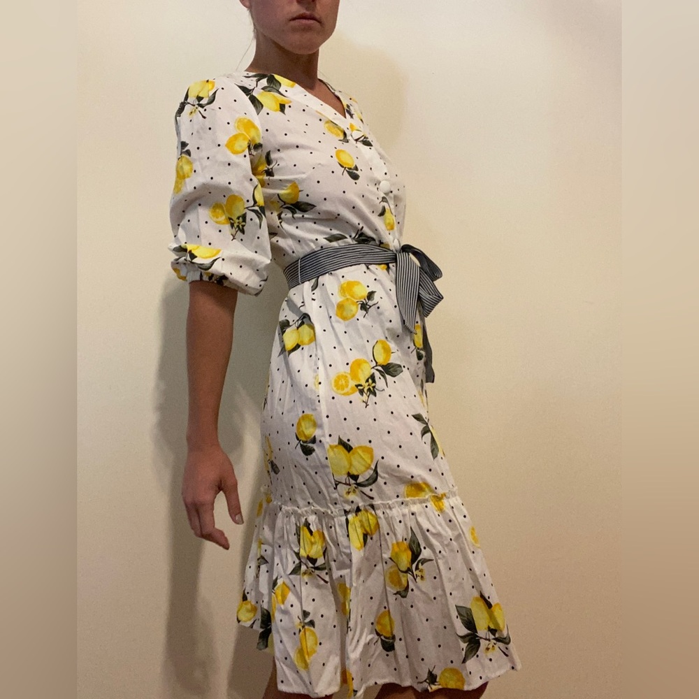 A line lemon dress with statement bubble sleeves and belt